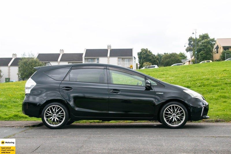 2013 Toyota Prius Alpha HYBRID/7SEATER/HIGH SPEC, photo 3