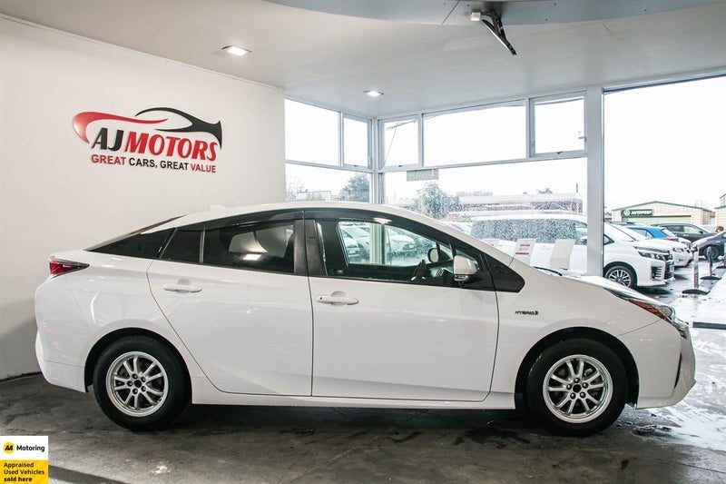2017 Toyota Prius 1.8L Petrol Hybrid, photo 3