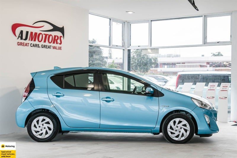 2015 Toyota Aqua S, photo 3