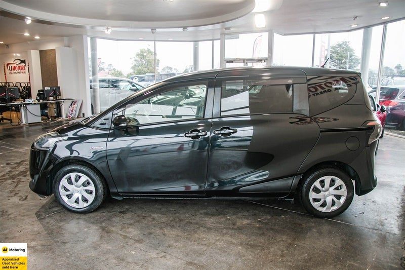 2017 Toyota Sienta HYBRID G 7SEATER, photo 3