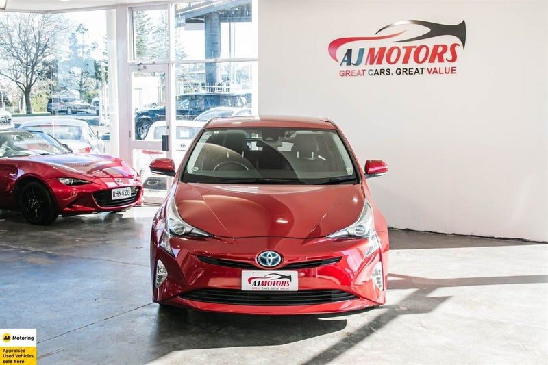 2018 Toyota Prius 5D S TOURING SELECTION, photo 2