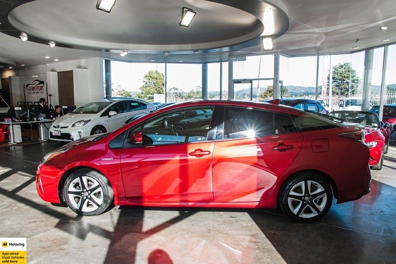 2018 Toyota Prius 5D S TOURING SELECTION, photo 3