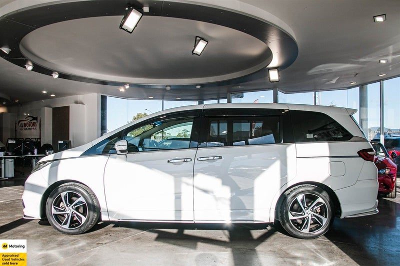 2017 Honda Odyssey Absolute 7 Seater, photo 3