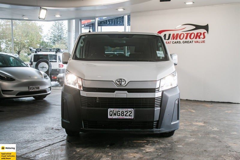 2024 Toyota Hiace ZR GVN 2.8DT/6AT, photo 2