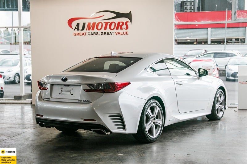 2016 Lexus RC300h Hybrid Coupe / Version L, photo 3
