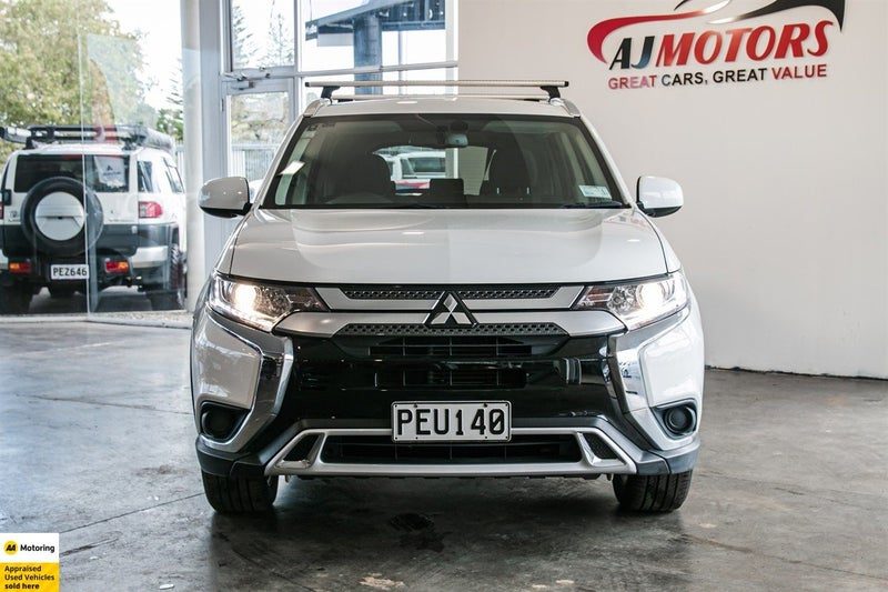 2022 Mitsubishi Outlander LS 2.4P/CVT/7 SEATERS, photo 2