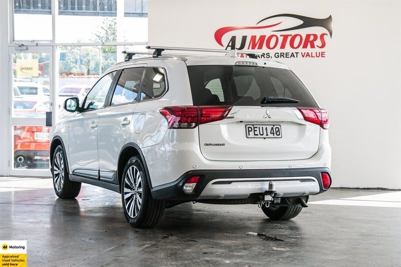 2022 Mitsubishi Outlander LS 2.4P/CVT/7 SEATERS, photo 3