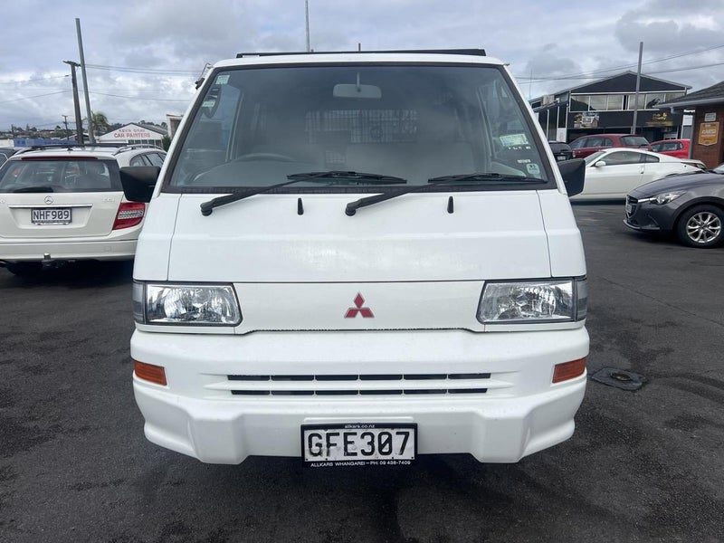 2012 Mitsubishi L300 2.4P SWB 4 DOOR, photo 2