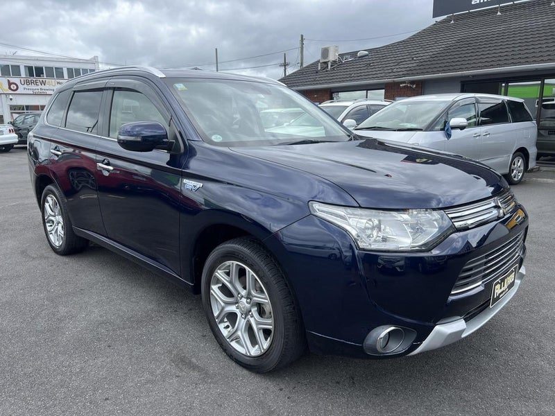 2014 Mitsubishi Outlander PHEV, photo 3