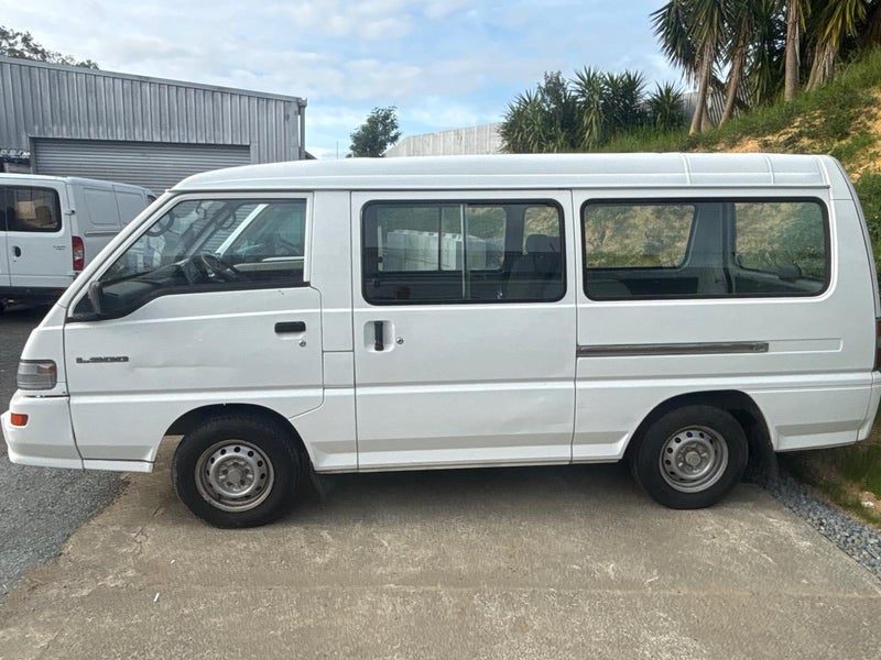 2014 Mitsubishi L300 2.4P LWB 5 DOOR, photo 2
