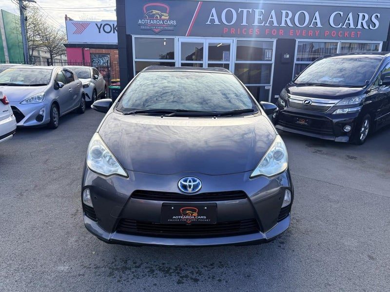 2013 Toyota Aqua Hybrid / Push Button Start, photo 2
