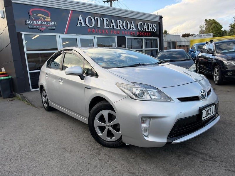 2015 Toyota Prius Low Kms/ Leather Covers