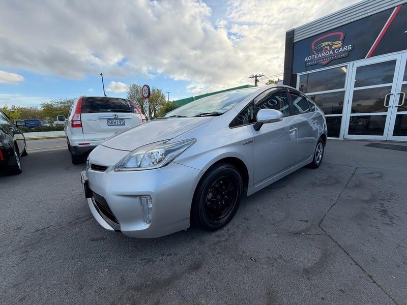 2015 Toyota Prius Low Kms/ Leather Covers, photo 2