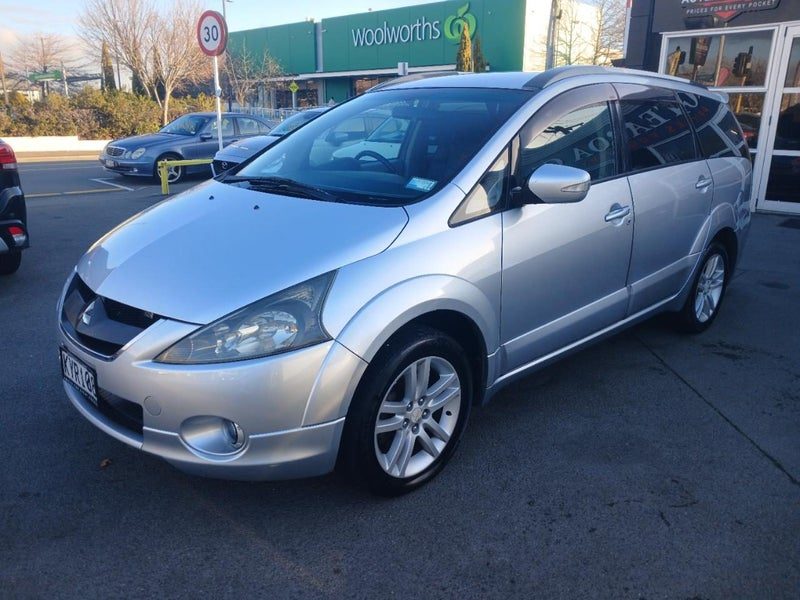 2006 Mitsubishi Grandis 7 Seater, photo 3