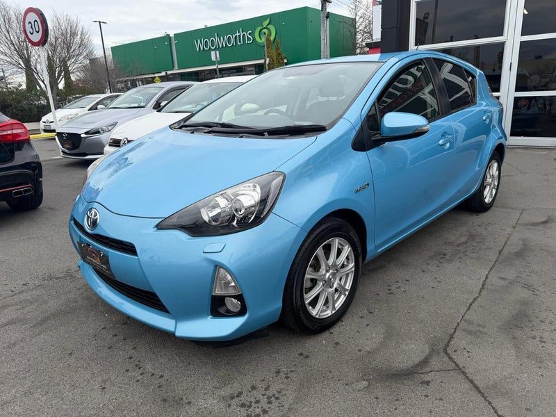 2013 Toyota Aqua Hybrid / Push Button Start, photo 2