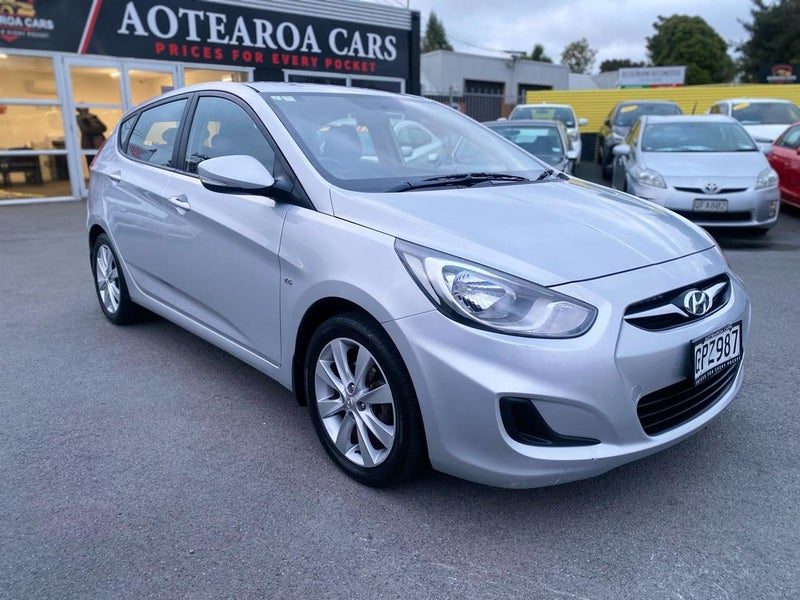2012 Hyundai Accent 1.6 5D A4