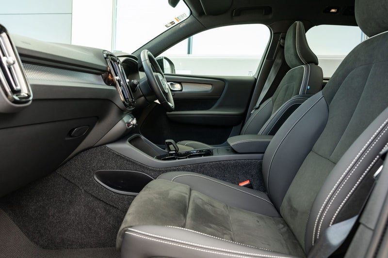 2023 Volvo XC40 B5 AWD Ultimate Dark, photo 3