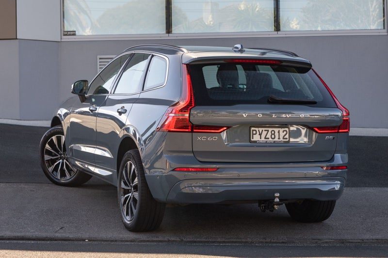 2023 Volvo XC60 B5 AWD Plus, photo 2
