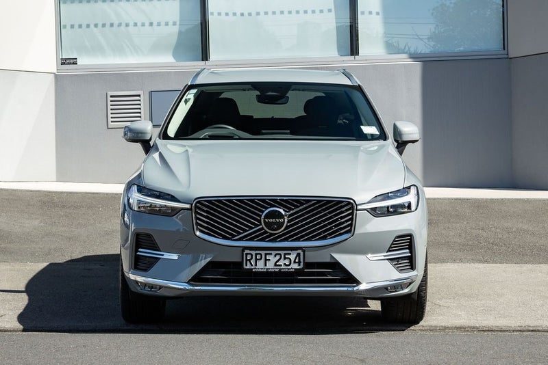 2026 Volvo XC60 B5 AWD Plus, photo 3