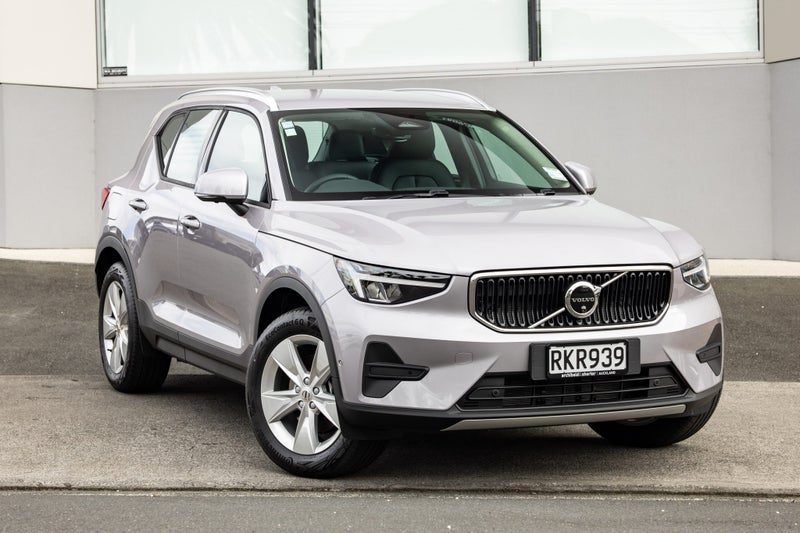 2025 Volvo XC40 B4 FWD Plus
