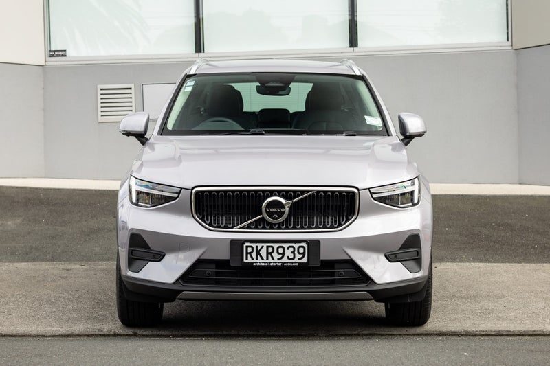 2025 Volvo XC40 B4 FWD Plus, photo 3