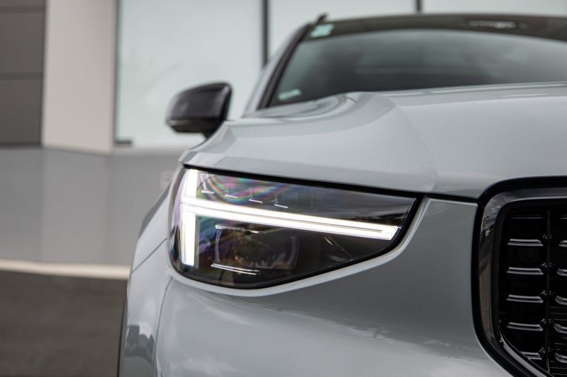 2025 Volvo XC40 B4 FWD Ultra Dark, photo 2