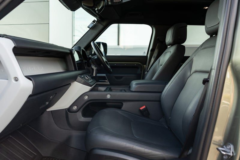 2023 Land Rover Defender 110 D300 HSE, photo 3