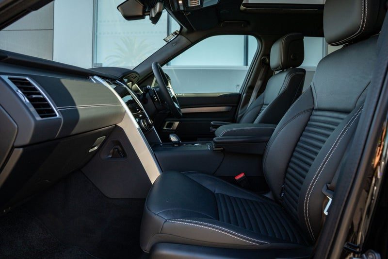 2026 Land Rover Discovery D250 Dynamic SE, photo 3