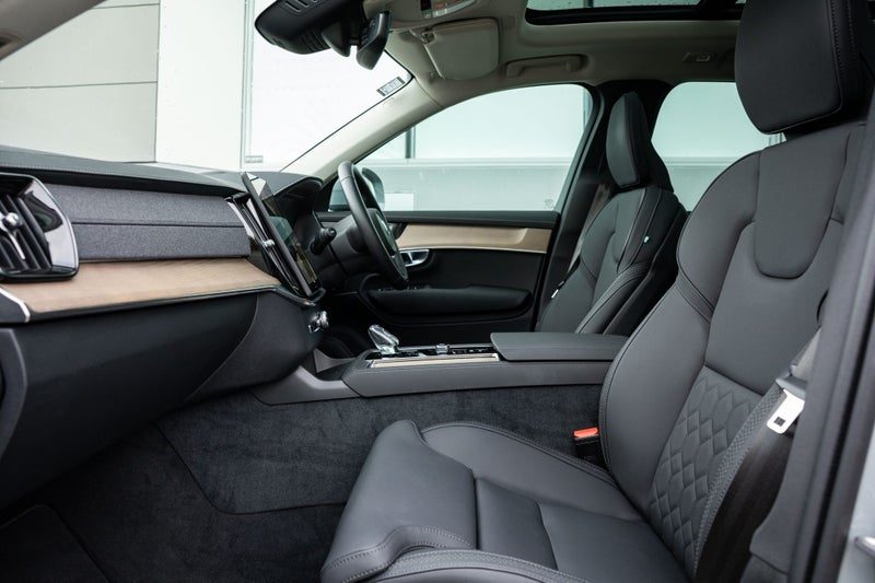 2025 Volvo XC90 B5 AWD Ultra Bright, photo 3