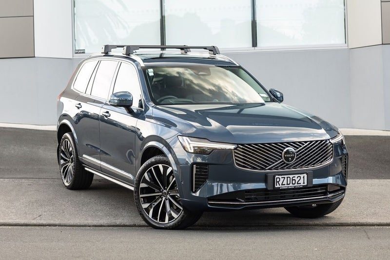 2025 Volvo XC90 B5 AWD Ultra Bright