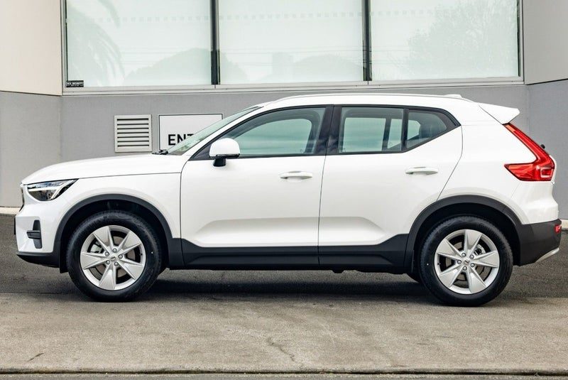 2025 Volvo XC40 B4 Plus, photo 2