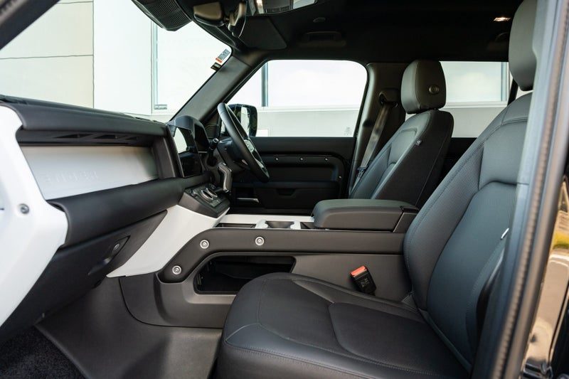2025 Land Rover Defender 110 D250 S, photo 3