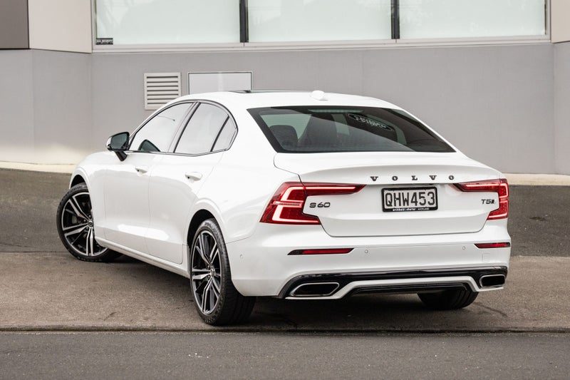 2022 Volvo S60 T5 AWD R-Design, photo 2