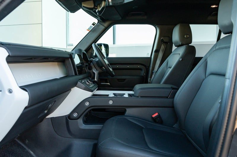 2025 Land Rover Defender 110 D250 S, photo 3