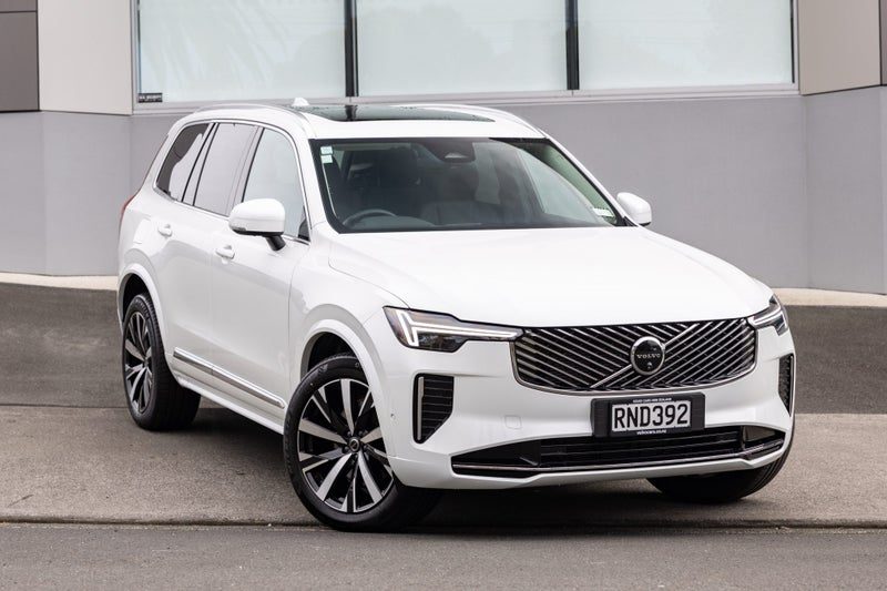 2025 Volvo XC90 B5 AWD Plus