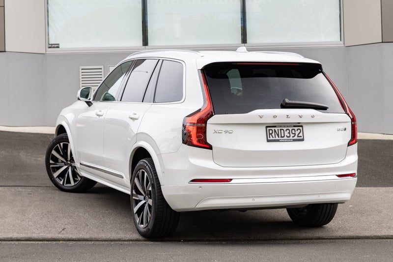 2025 Volvo XC90 B5 AWD Plus, photo 2