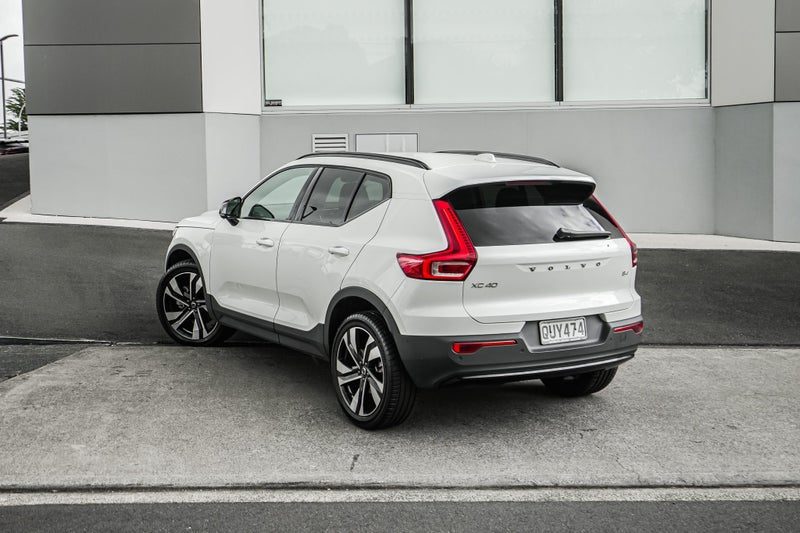 2024 Volvo XC40 B4 Ultra Dark, photo 2
