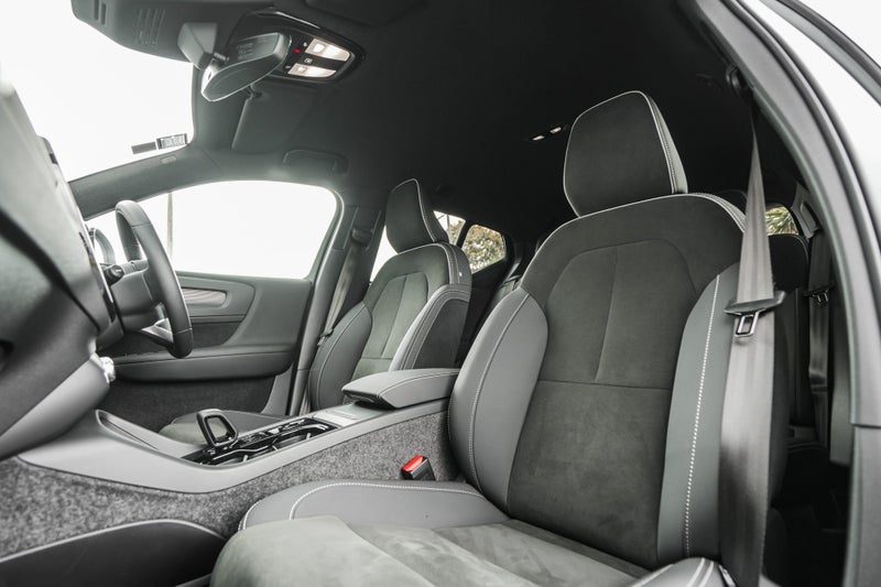 2024 Volvo XC40 B4 Ultra Dark, photo 3