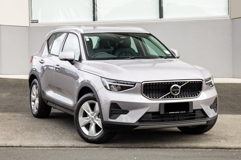 2025 Volvo XC40 B4 FWD Plus