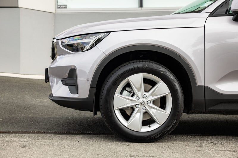 2025 Volvo XC40 B4 FWD Plus, photo 3