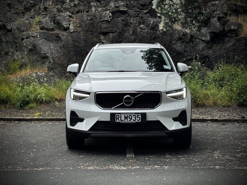 2025 Volvo XC40 B4 FWD Plus, photo 2