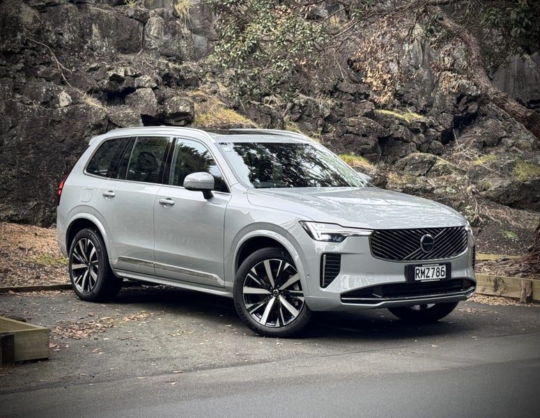 2025 Volvo XC90 B5 AWD Plus