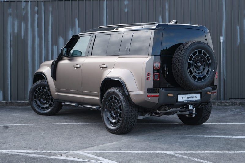 2026 Land Rover Defender 110 P635 OCTA, photo 3