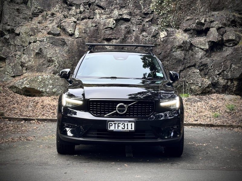2023 Volvo XC40 B5 AWD Ultimate Dark, photo 2