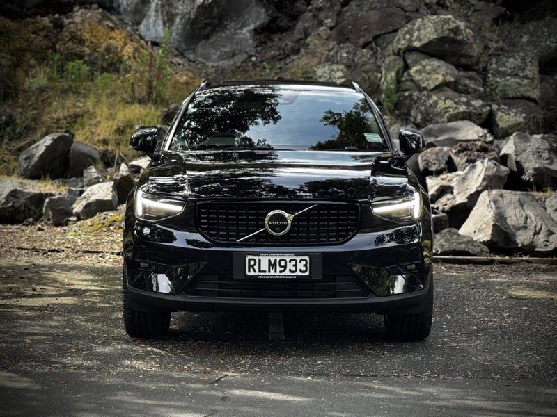 2025 Volvo XC40 B4 AWD Ultra Dark, photo 2