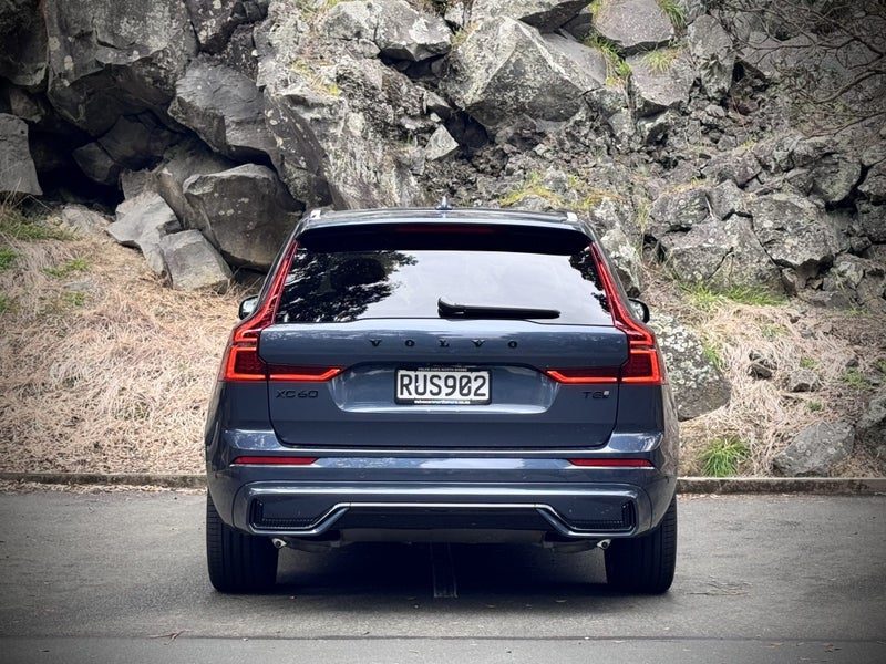 2026 Volvo XC60 T8 Black Edition Plug-in Hybrid, photo 3