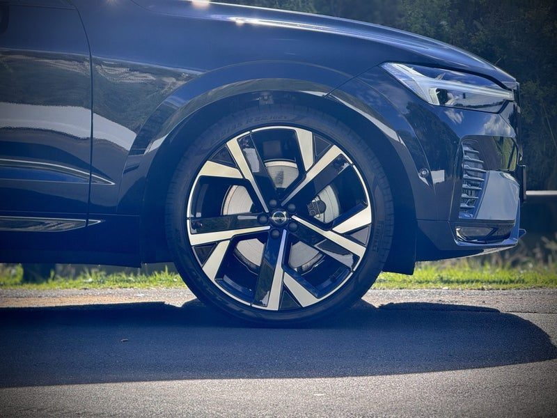 2026 Volvo XC60 B5 AWD Ultra Dark, photo 3