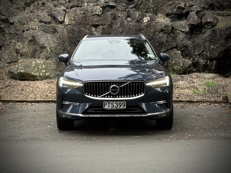 2023 Volvo XC60 B5 AWD Ultimate Bright, photo 2