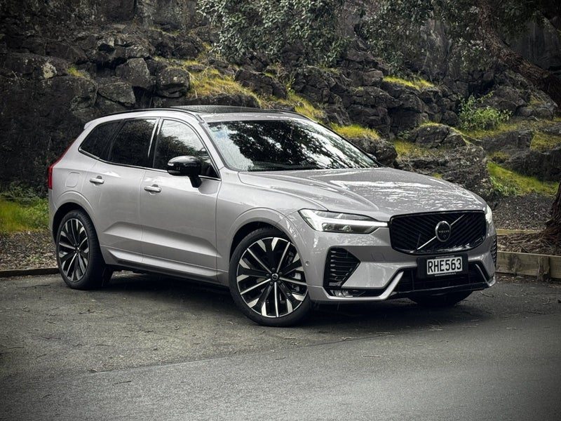2025 Volvo XC60 B5 AWD Ultra Dark