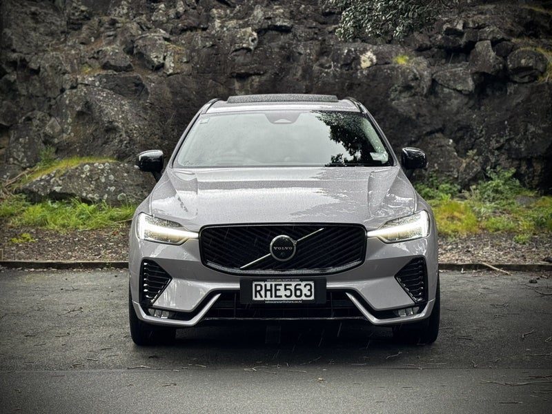 2025 Volvo XC60 B5 AWD Ultra Dark, photo 2